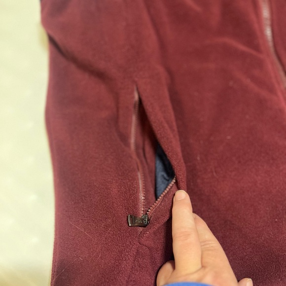 Polo by Ralph Lauren Men's Maroon Fleece Vest - Picture 4 of 7